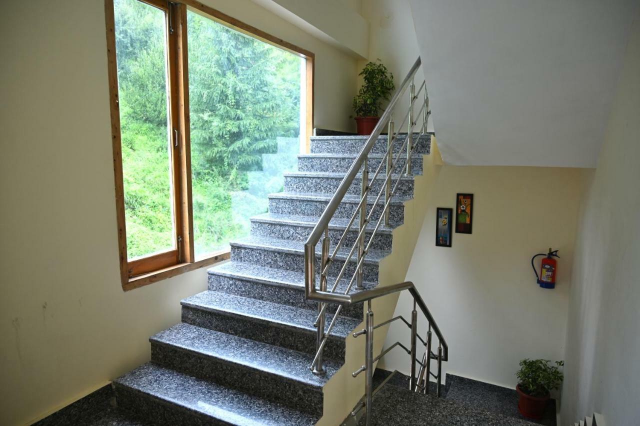 Highq Manali Hotel Bagian luar foto